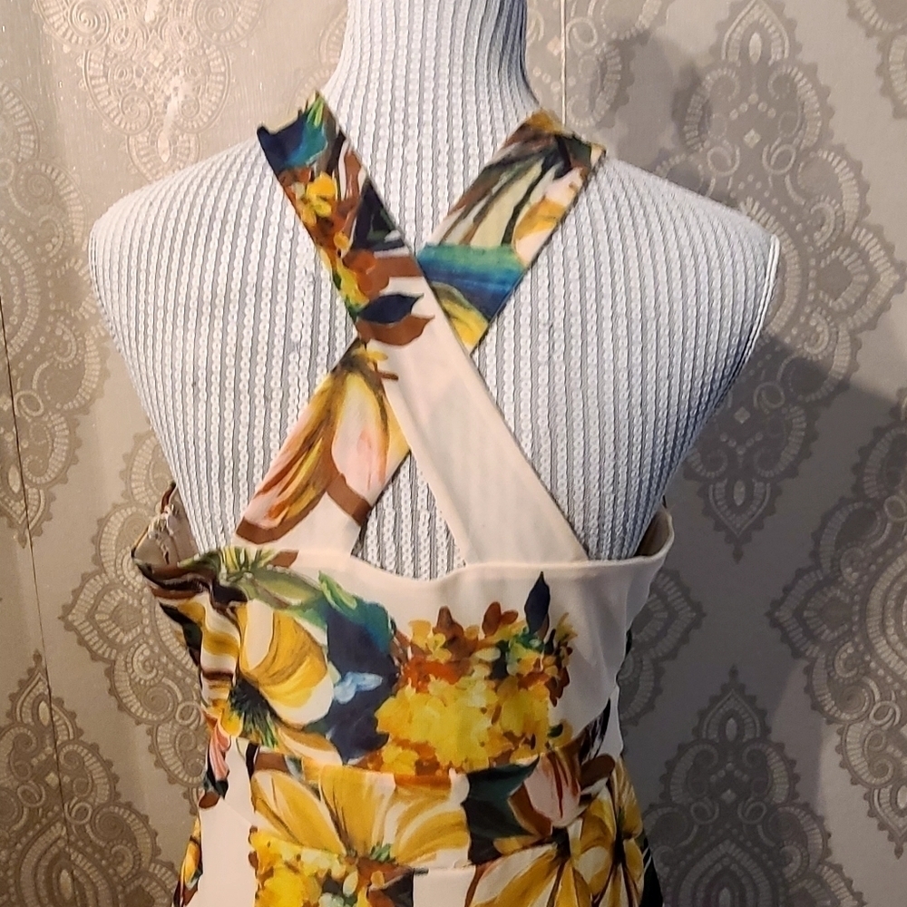 Sexy Crossed Neck Keyhole Front Floral Mermaid Dress - Picture 4 of 10